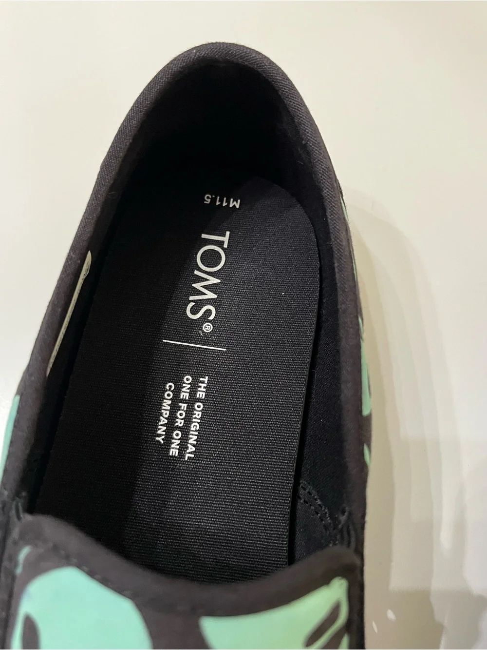 TOMS Men's 11.5 Alien Glow In The Dark Slip On Shoes Black Mint Green